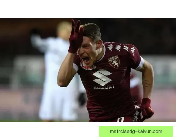 诺伊尔职业态度持续稳健，展现出优秀的比赛状态和领导能力